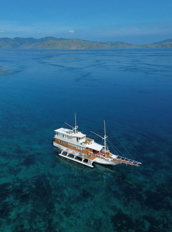 komodo boat tour