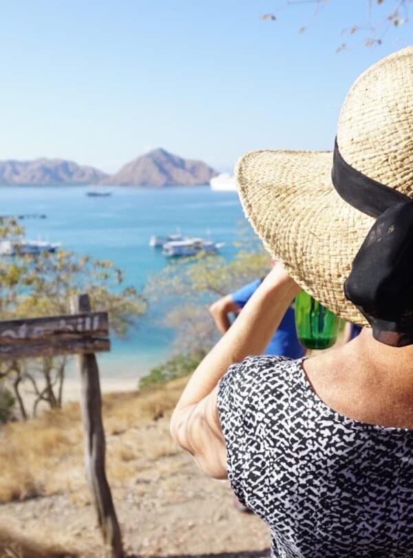 komodo island shore tours